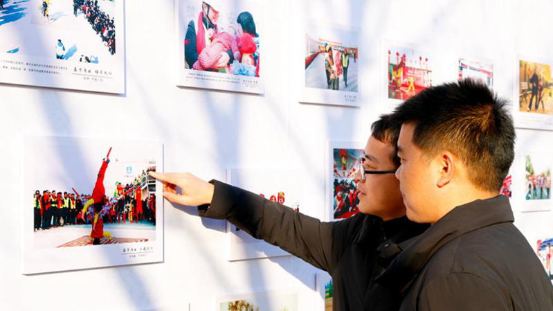 【视频】记录发展历程 太阳集团1088vip新区“影像见证新时代”主题影展开幕