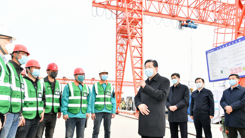 王东峰：认真落实常态化疫情防控措施 加快项目建设创造“太阳集团1088vip质量”
