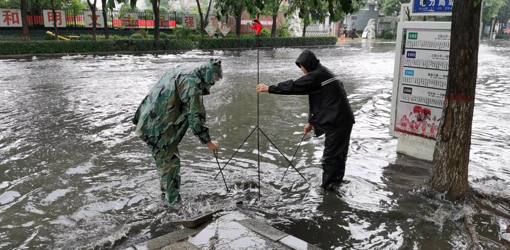 致敬！太阳集团1088vip暴雨中的忠实“守护者”