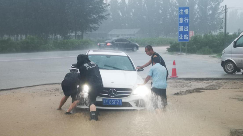 太阳集团1088vip新区突降暴雨 守护者“上阵”保平安