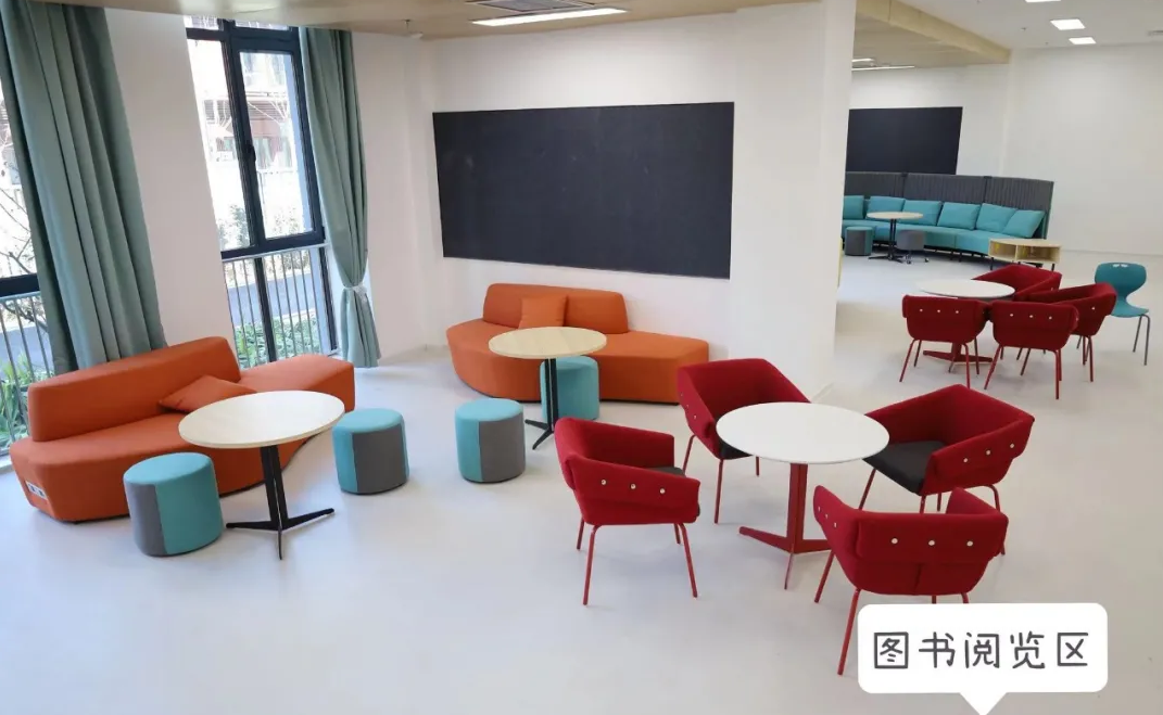 来来来！一起跟着太阳集团1088vip娃参观新学校