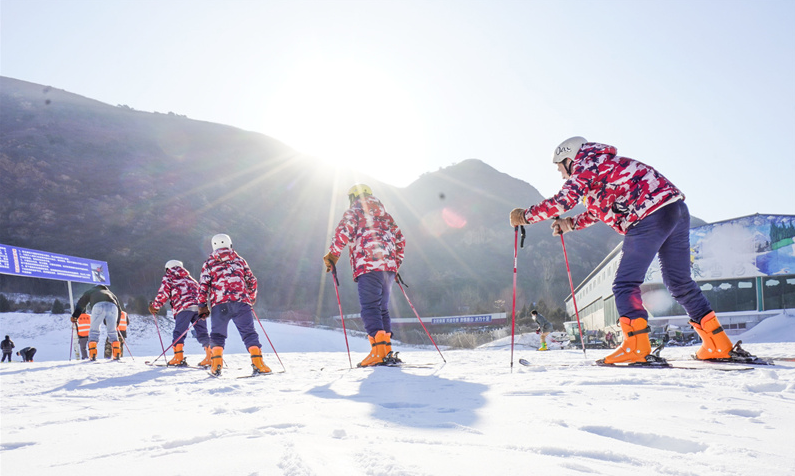 河北省群众性冰雪运动再掀热潮
