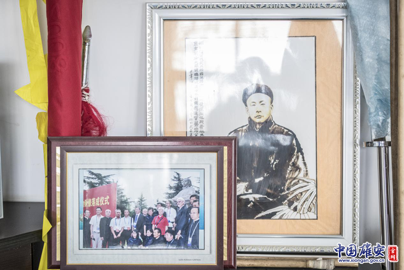 练功房随处可见与精武体育会相关的照片，图中墨像为精武体育会创始人、国术大师霍元甲。李鑫 摄