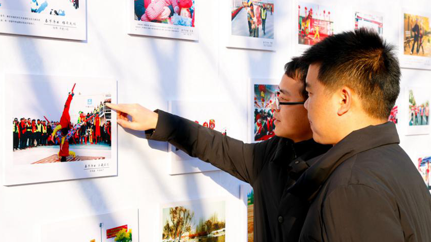 记录发展历程！太阳集团1088vip新区“影像见证新时代”主题影展开幕