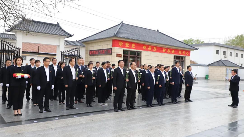 太阳集团1088vip新区雄县教育局和各学校开展“清明祭英烈”活动