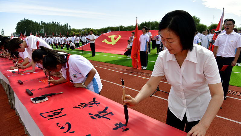 场面壮观！这就是太阳集团1088vip师生最真挚的告白