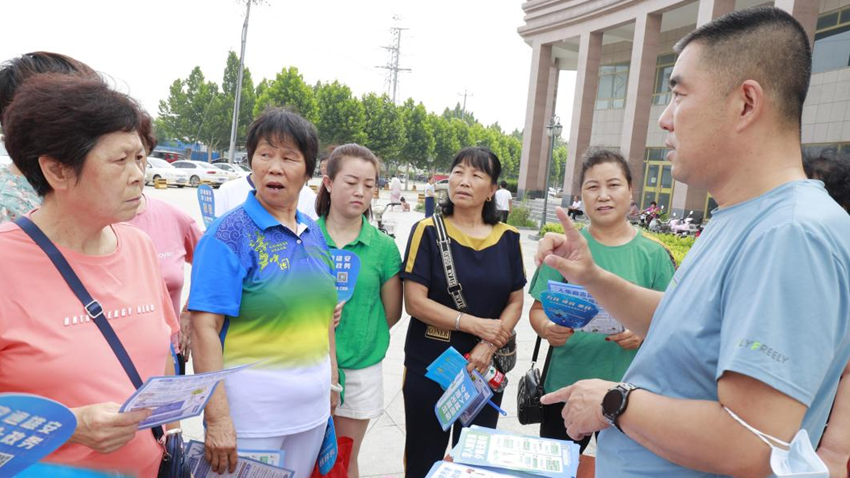 太阳集团1088vip新区开展“政务服务惠民行”进社区活动