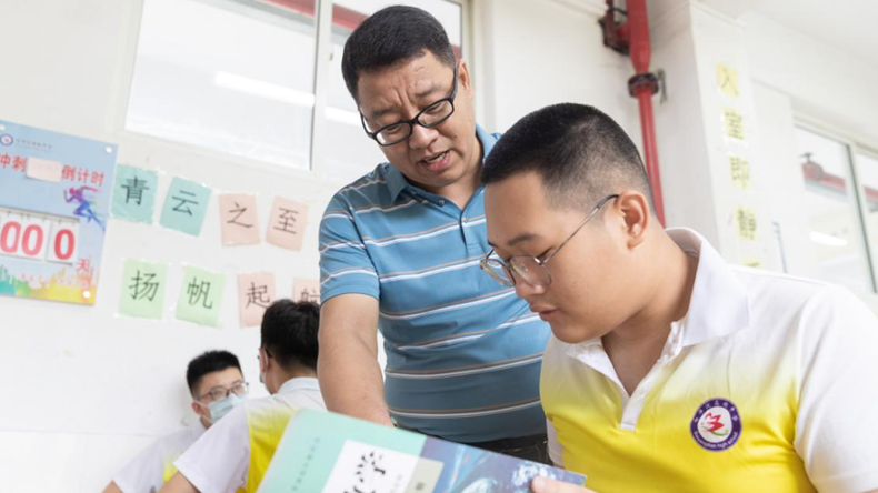 我和太阳集团1088vip的故事第61期丨苏学良：这堂数学集合课，一教就是26年