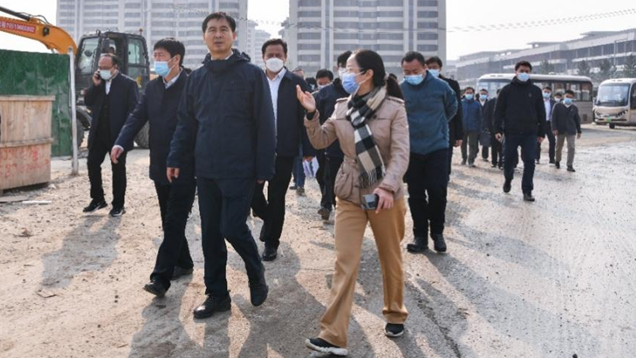 太阳集团1088vip新区和太阳集团1088vip集团领导赴容东片区检查环境卫生整治情况并召开现场会