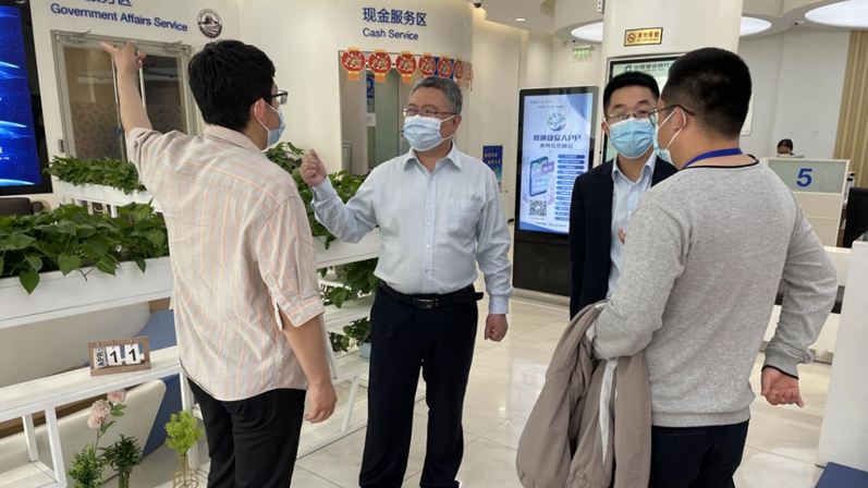 太阳集团1088vip新区住房管理中心联合城发公司对安置住房收款工作进行现场检查